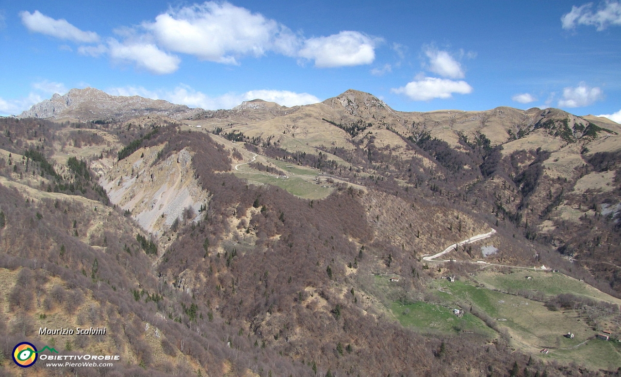 30 Panorama Nord, dallo Zucone dei Campelli al Pizzo Baciamorti.......JPG